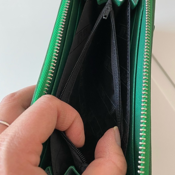 Kate Hill Green Wallet - Picture 7 of 9